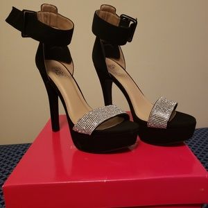 BRAND NEW high heels